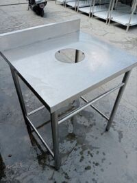 Meja 1 susun Ada lubang sampah di tengah