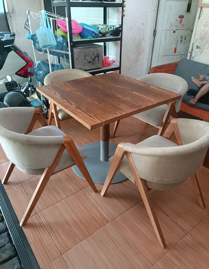 Meja kursi makan cafe Ukuran meja 90x90x75