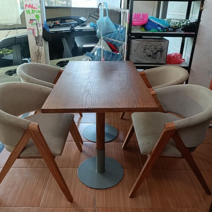 Meja kursi makan cafe Ukuran meja 120x70x75
