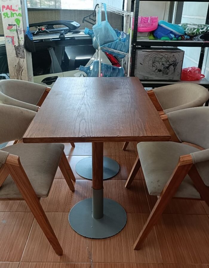 Meja kursi makan cafe Ukuran meja 120x70x75